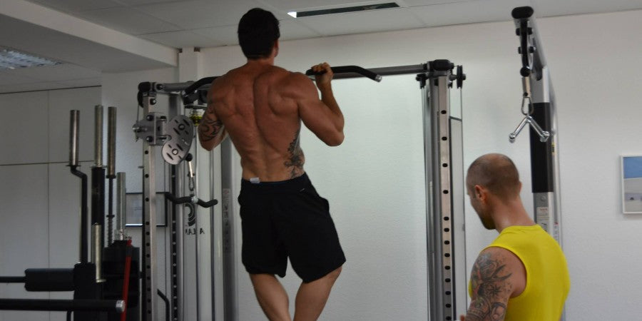 Die 3 wichtigsten Klimmzug Varianten und ihre Vorteile