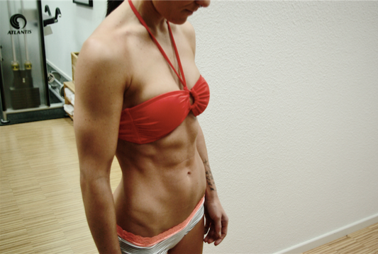 3 Tricks für einen flacheren Bauch